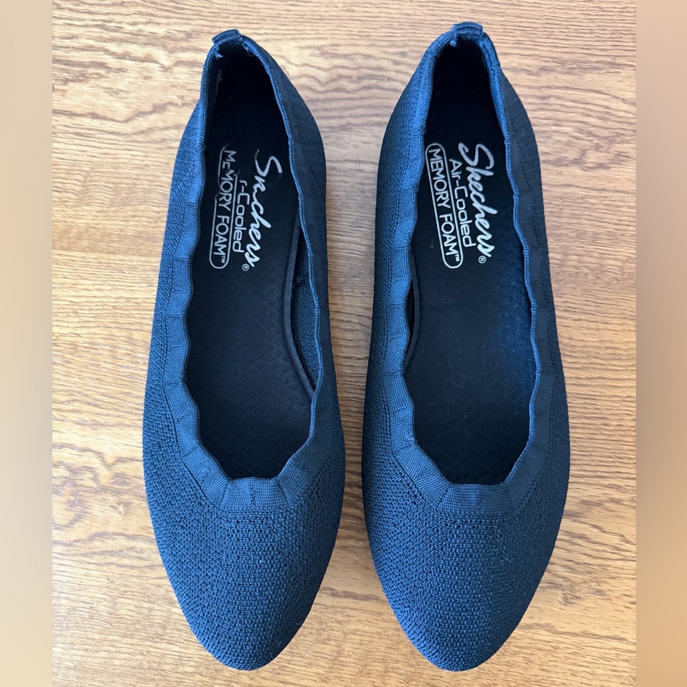 Sketchers Cleo Air Cooled Comfort Slip on Knit Black Light Ballet Flats Size 8.5